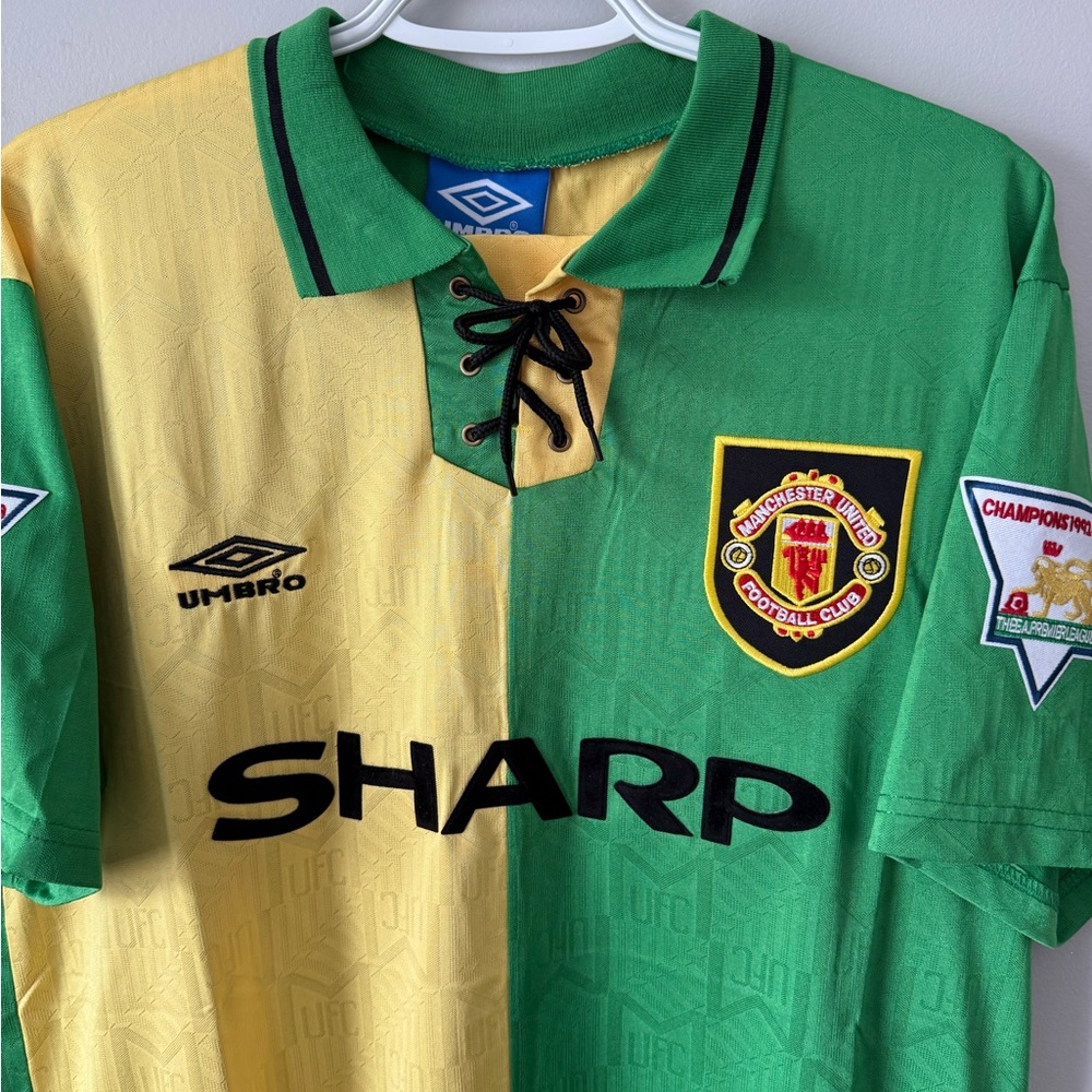 Eric Cantona Manchester United New Menβs Retro Vintage Umbro Soccer Jersey - Picture 2 of 11